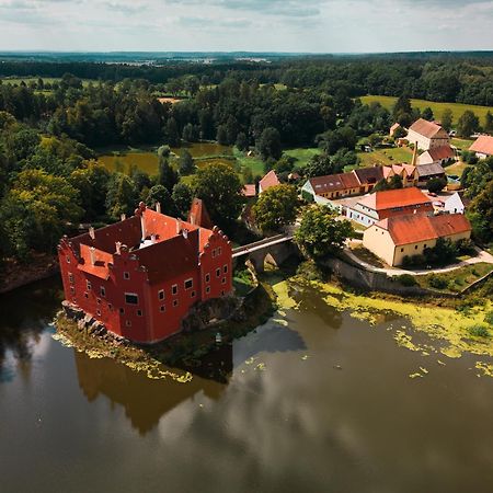 Penzion A Restaurace Zlatovlaska U Zamku Cervena Lhota Jizna エクステリア 写真