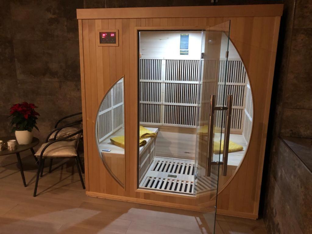 Penzion A Restaurace Zlatovlaska U Zamku Cervena Lhota Jizna エクステリア 写真