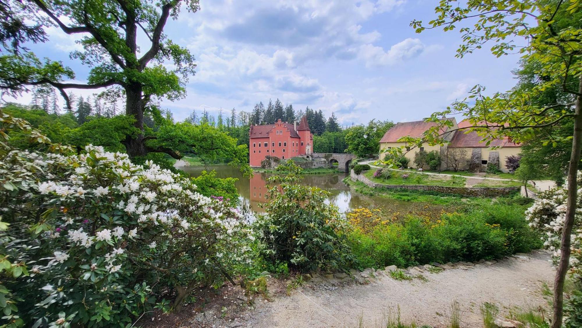Penzion A Restaurace Zlatovlaska U Zamku Cervena Lhota Jizna エクステリア 写真