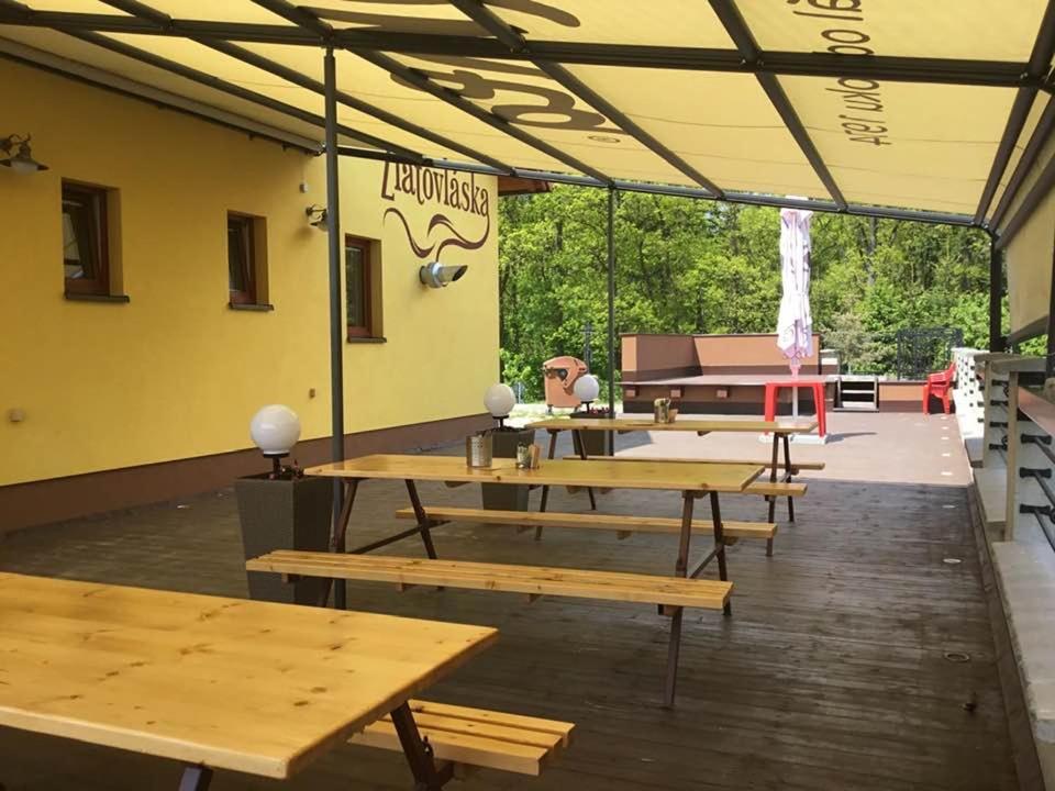 Penzion A Restaurace Zlatovlaska U Zamku Cervena Lhota Jizna エクステリア 写真